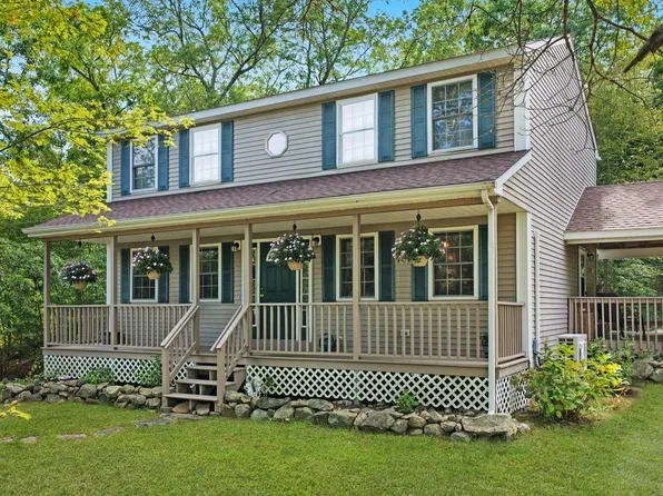 19 Muratore Ln, Charlestown, RI 02813