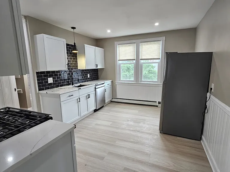 100 Linwood Ave #3 — Photo 3