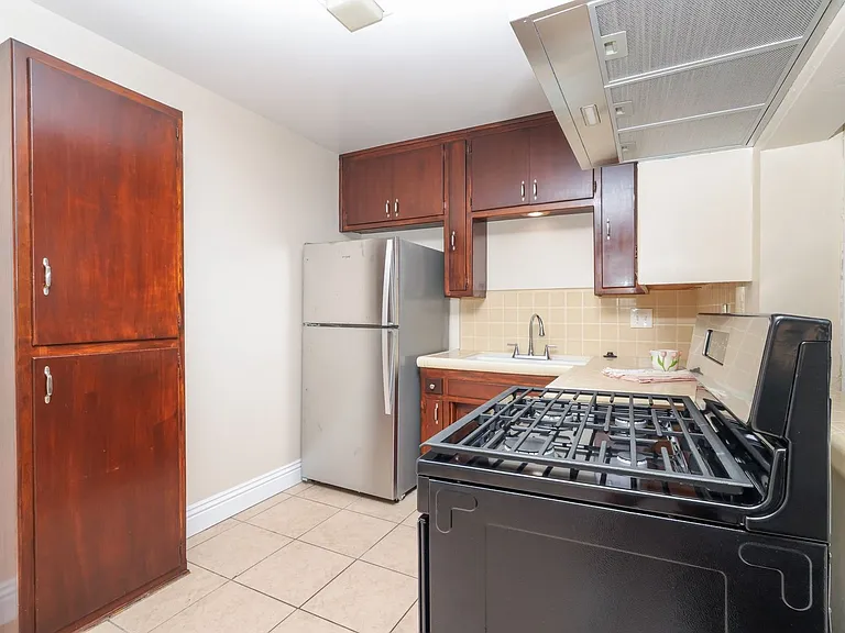 524 Silverwood Ave — Photo 9