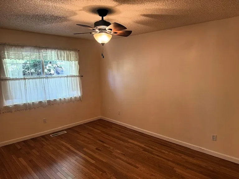 349 Brockhurst Dr — Photo 11