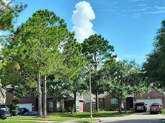 4th image of 405 Ashberry Ct