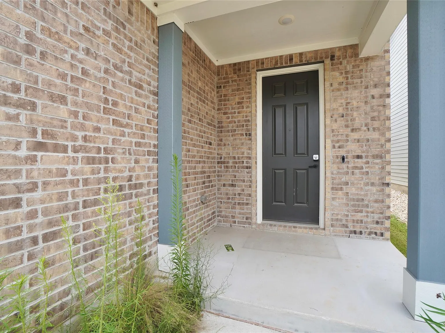 4 bed, 3.5 bath, 2298 sqft, $2,000 — Photo 4