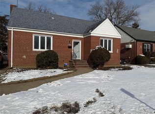 707 Hillside Ave, New Hyde Park, NY 11040