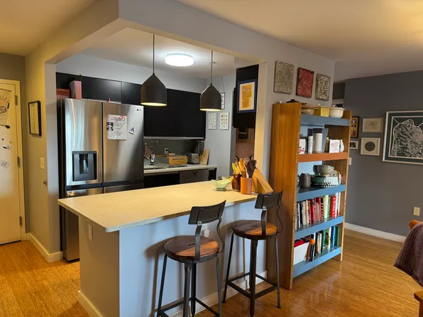 212 South Oxford Street image 3 of 16