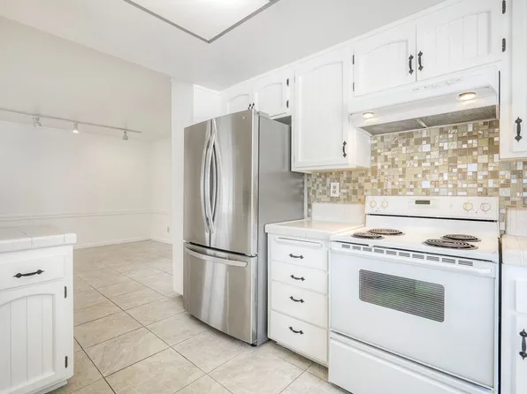 749 Highland St, Escondido, CA 92027