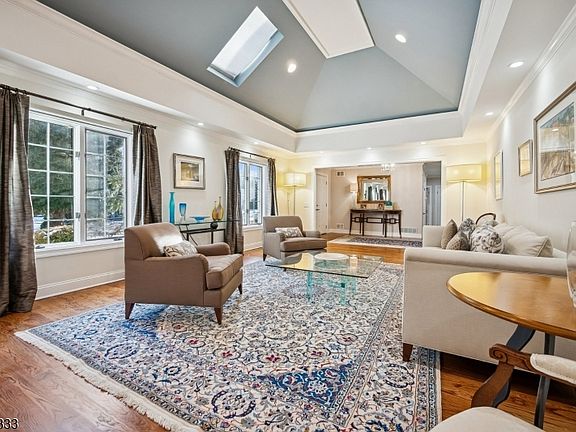 4th image of 50 Cayuga Way