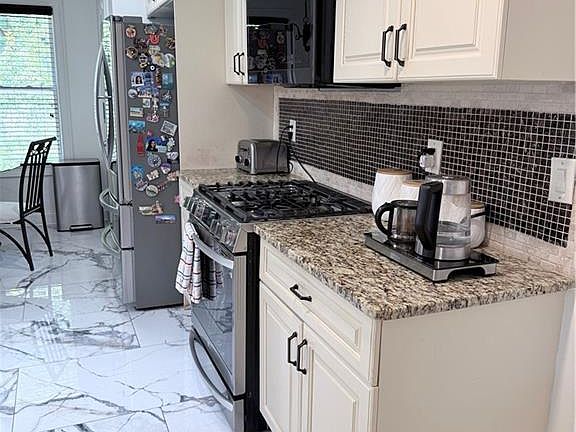 3rd image of 2825 Calico Ct NE