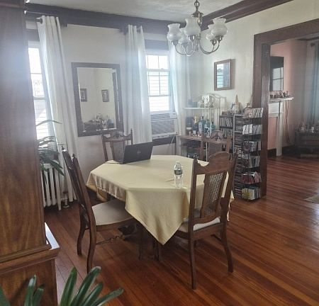 5th image of 1008 Prospect St