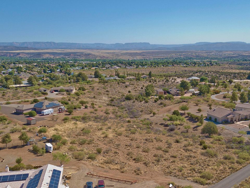 2nd image of 1080 E High Desert Ln