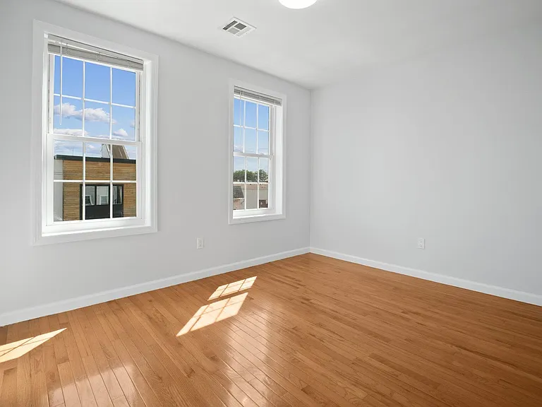 240.5 South St #4 — Photo 12