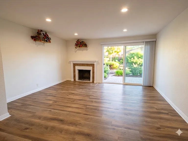 1919 E Beverly Way #213 — Photo 3