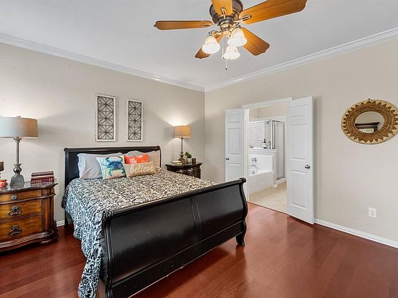 4th image of 1117 Oakcrest Dr