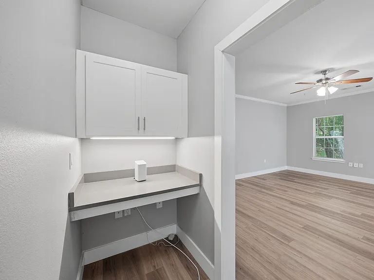 Elora Place Apartments — Photo 16