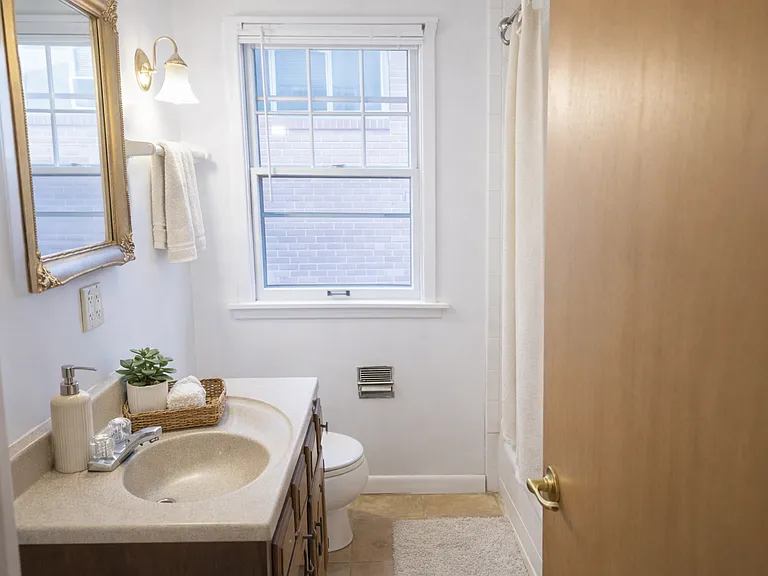 1002 N 40th St #4 — Photo 13