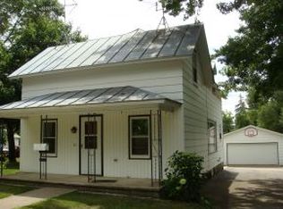 413 Center St, Waupaca, WI 54981
