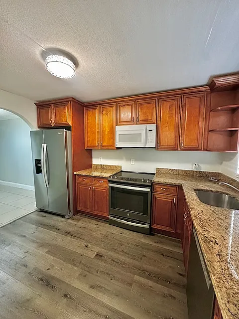 2 bed, 1100 sqft, $2,400 — Photo 1