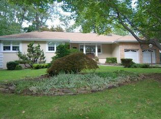 220 Apple Tree Ln, Mountainside, NJ 07092