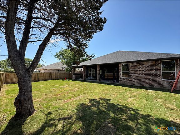 3rd image of 1318 Shirley Faye Ln
