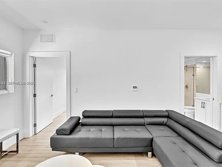 940 Michigan Ave #10 — Photo 15