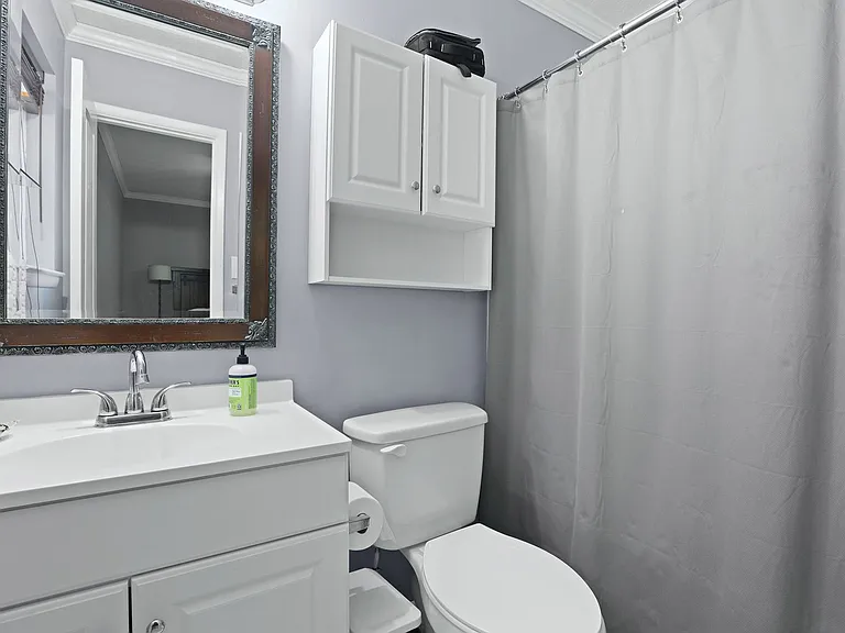 226 Larchmont Dr — Photo 30