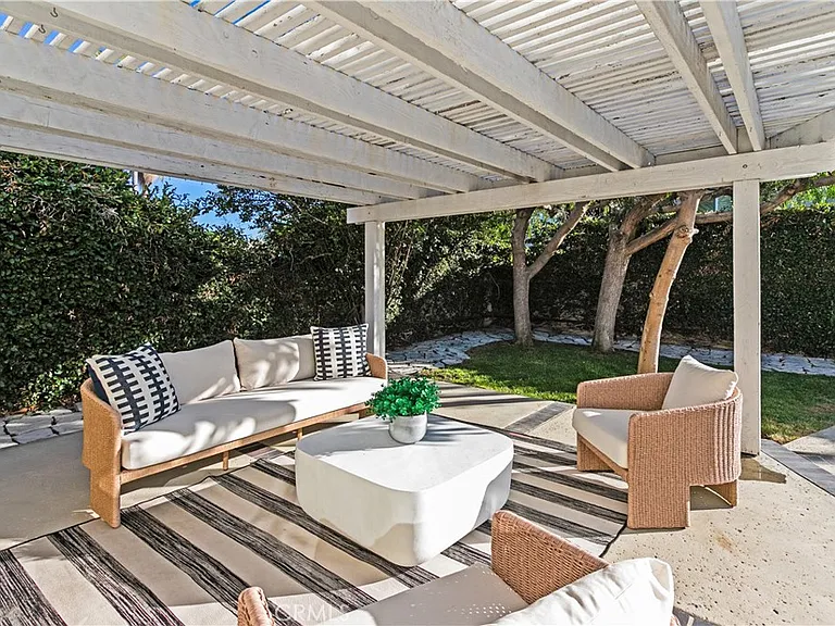 9882 Kings Canyon Dr — Photo 35