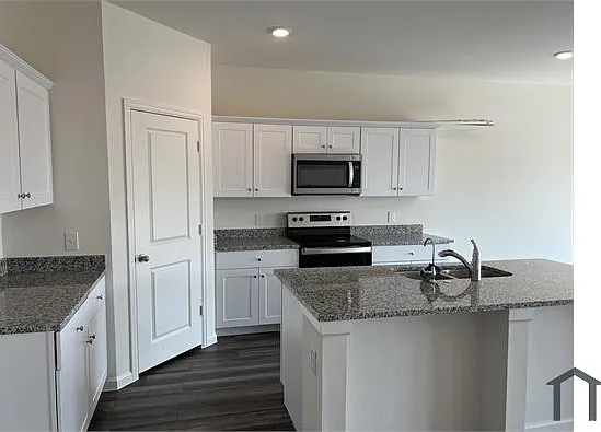 1073 Long Bay Ct — Photo 4