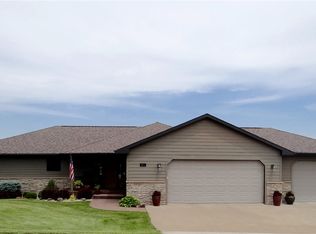 211 Natures Dr, Mc Gregor, IA 52157