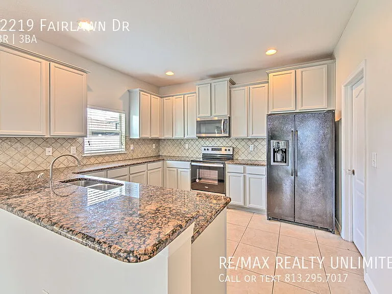 12219 Fairlawn Dr — Photo 14