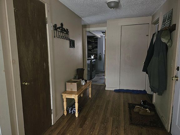 3rd image of 32 Front Street