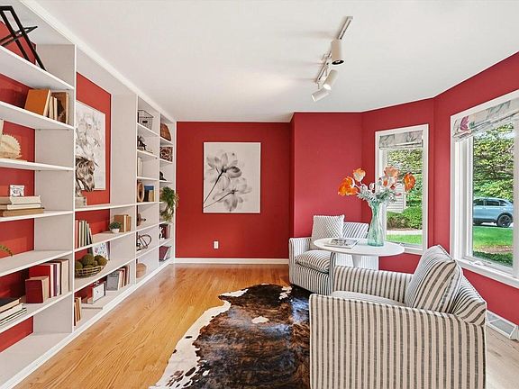 3rd image of 315 Oak Ridge DRIVE