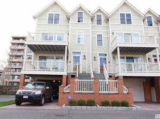 16822 Powells Cove Blvd, Beechhurst, NY 11357