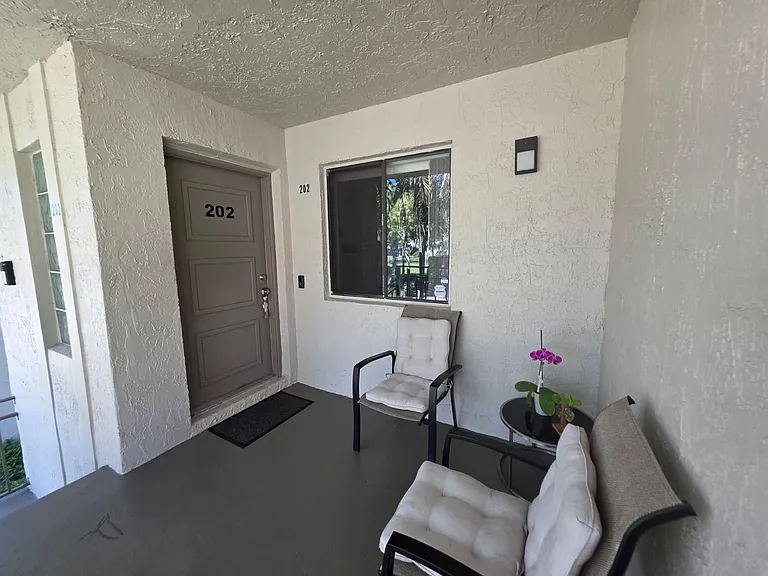 16278 Laurel Dr #202 — Photo 6
