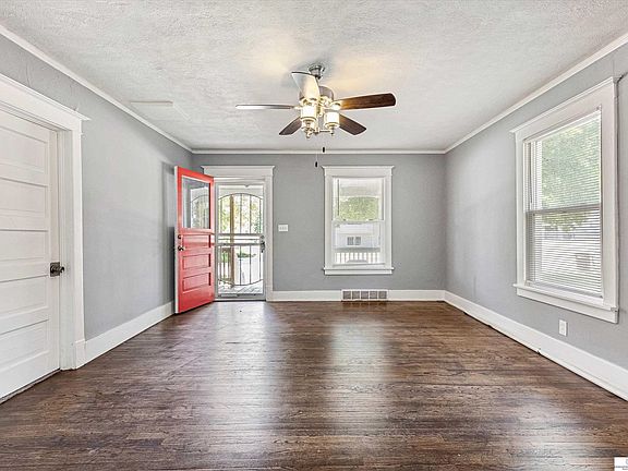 4th image of 2862 Crown Point Ave