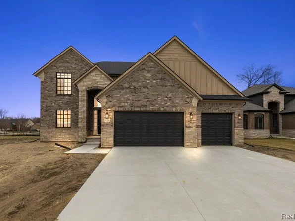 50386 Mistwood Dr, Macomb, MI 48042