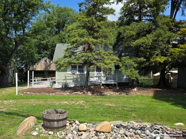 1592 Stewart Rd, Monroe, MI 48162