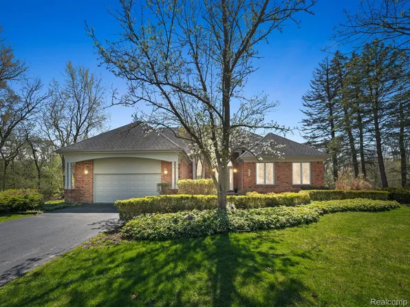 2822 Birchwood Ct, Bloomfield Hills, MI 48302