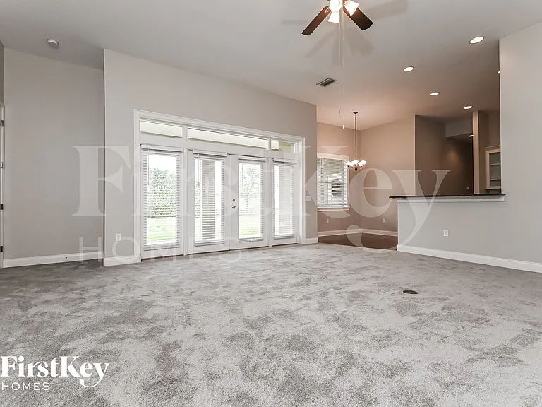 2528 Iris Ann Dr — Photo 2