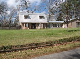 2926 Holly Dr, Laurel, MS 39440