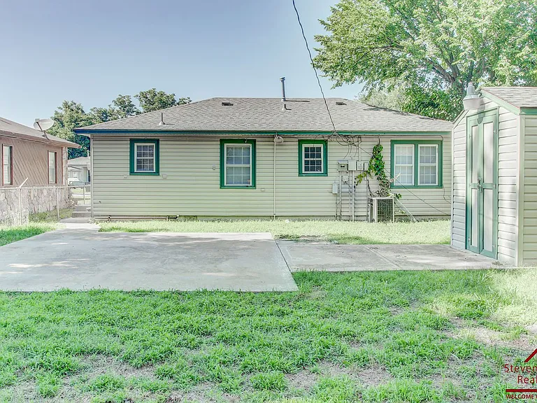 1806 NW Lincoln Ave — Photo 4