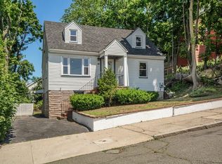 32 Hooper St, Chelsea, MA 02150