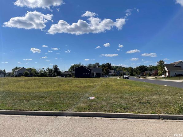 101 Apache Way, Groveland, IL 61535
