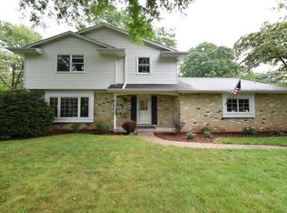 1534 Sylmar Rd, Cedarburg, WI 53012