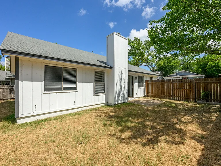 1303 Dominique Dr — Photo 18