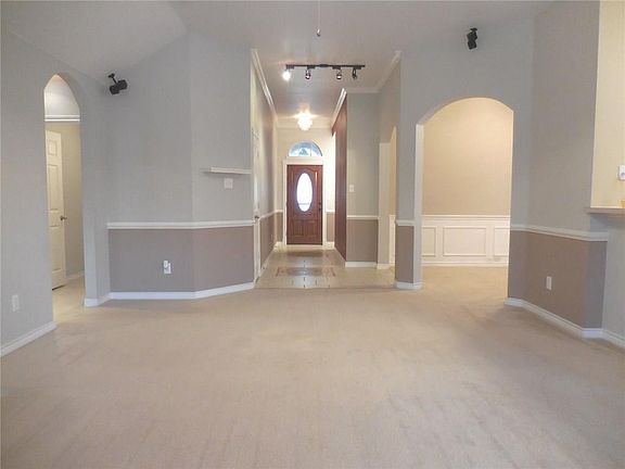 4th image of 5913 Greenmeadow Dr