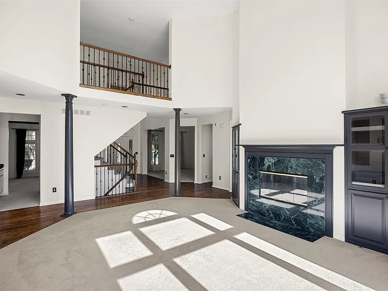 24084 Westmont Dr — Photo 10