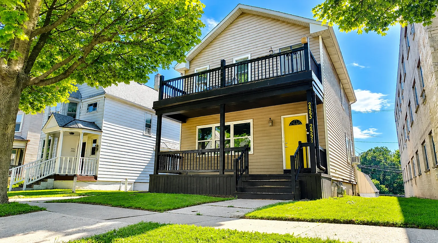 2553 N Oakland Ave — Photo 1