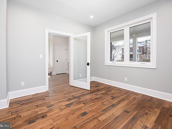 5th image of 607 Summer St