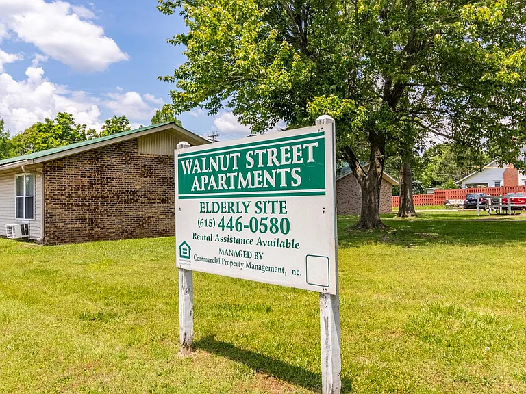 Walnut Street Apartments — Photo 13