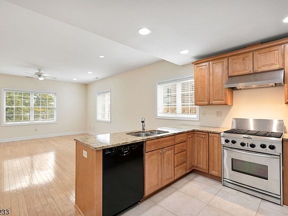 3rd image of 453A Springfield Ave