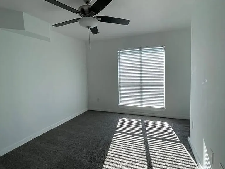 2106 Bennett Ave — Photo 13